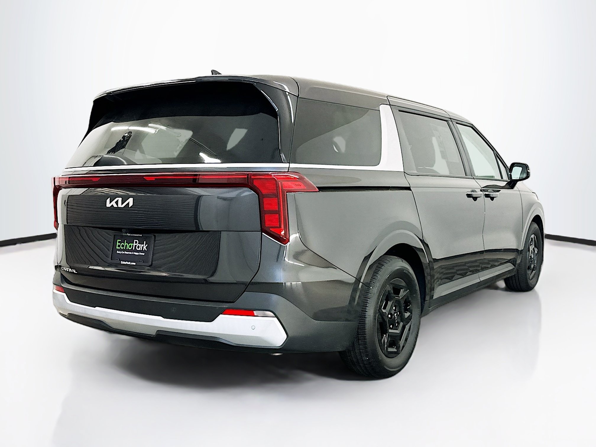 Used 2026 Kia Carnival FWD image 9