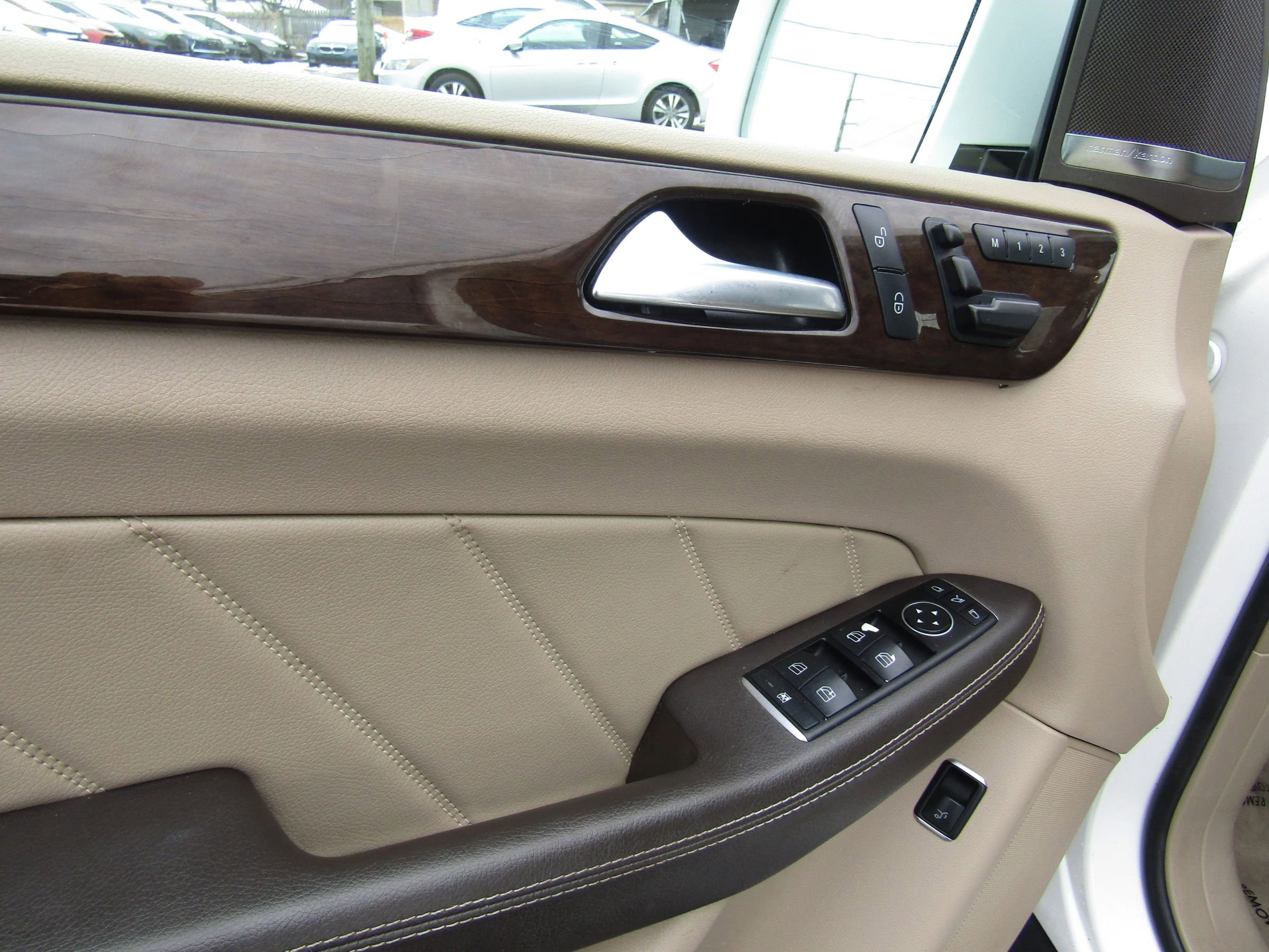 Used 2015 Mercedes-Benz GL 320 BlueTEC 4MATIC image 20