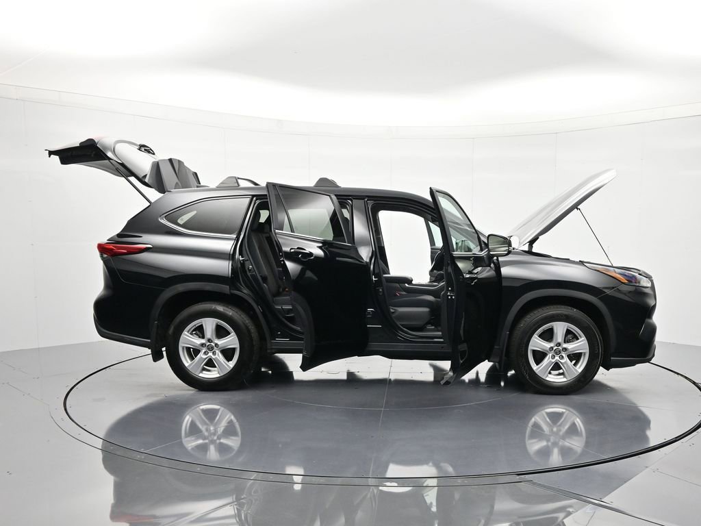 Used 2023 Toyota Highlander L FWD image 46