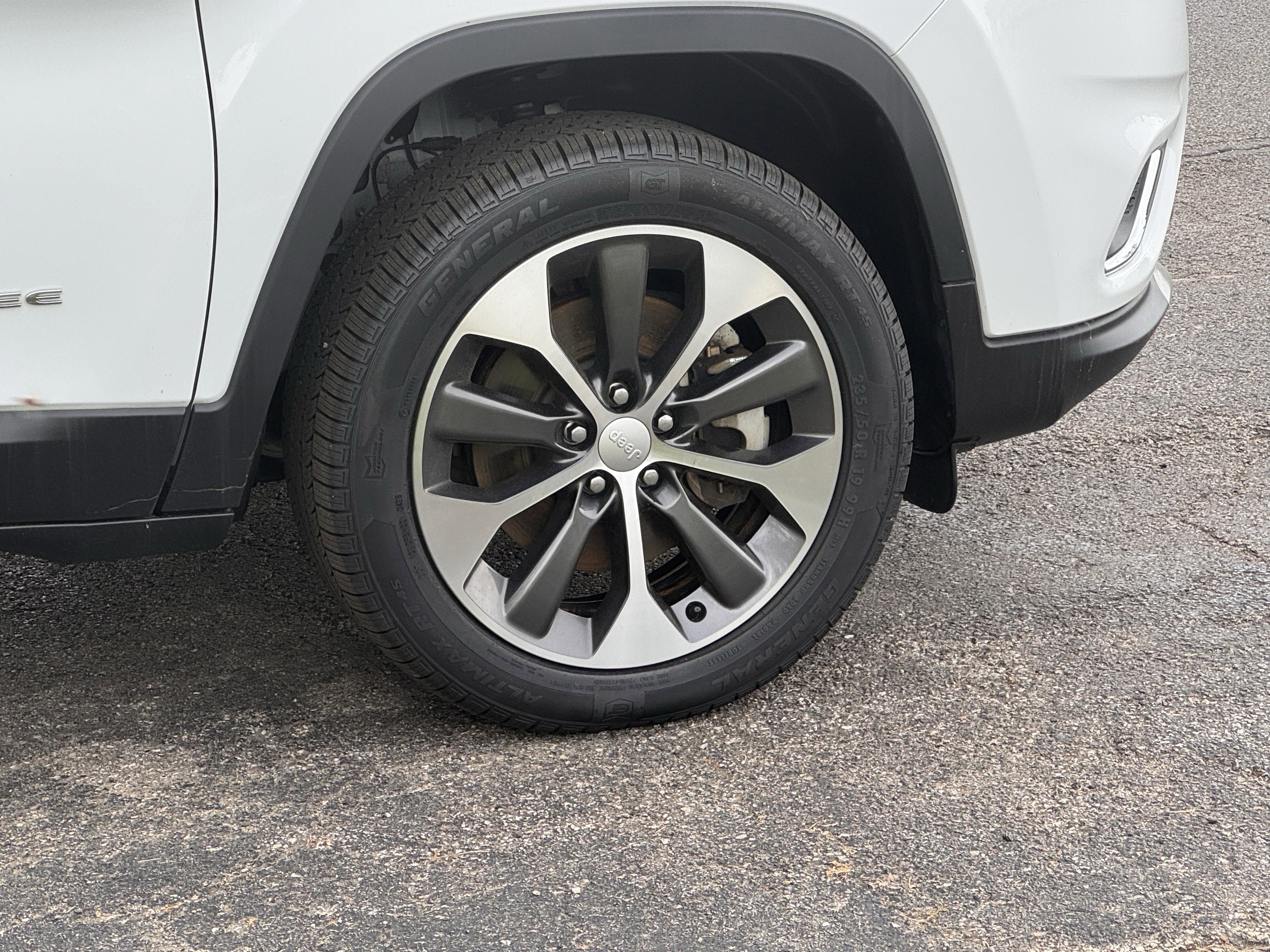 Used 2022 Jeep Cherokee Limited w/ Elite Package AWD/4WD image 32