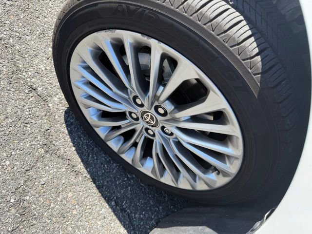 Used 2020 Toyota Avalon Limited w/ Advanced Safety Package FWD image 11