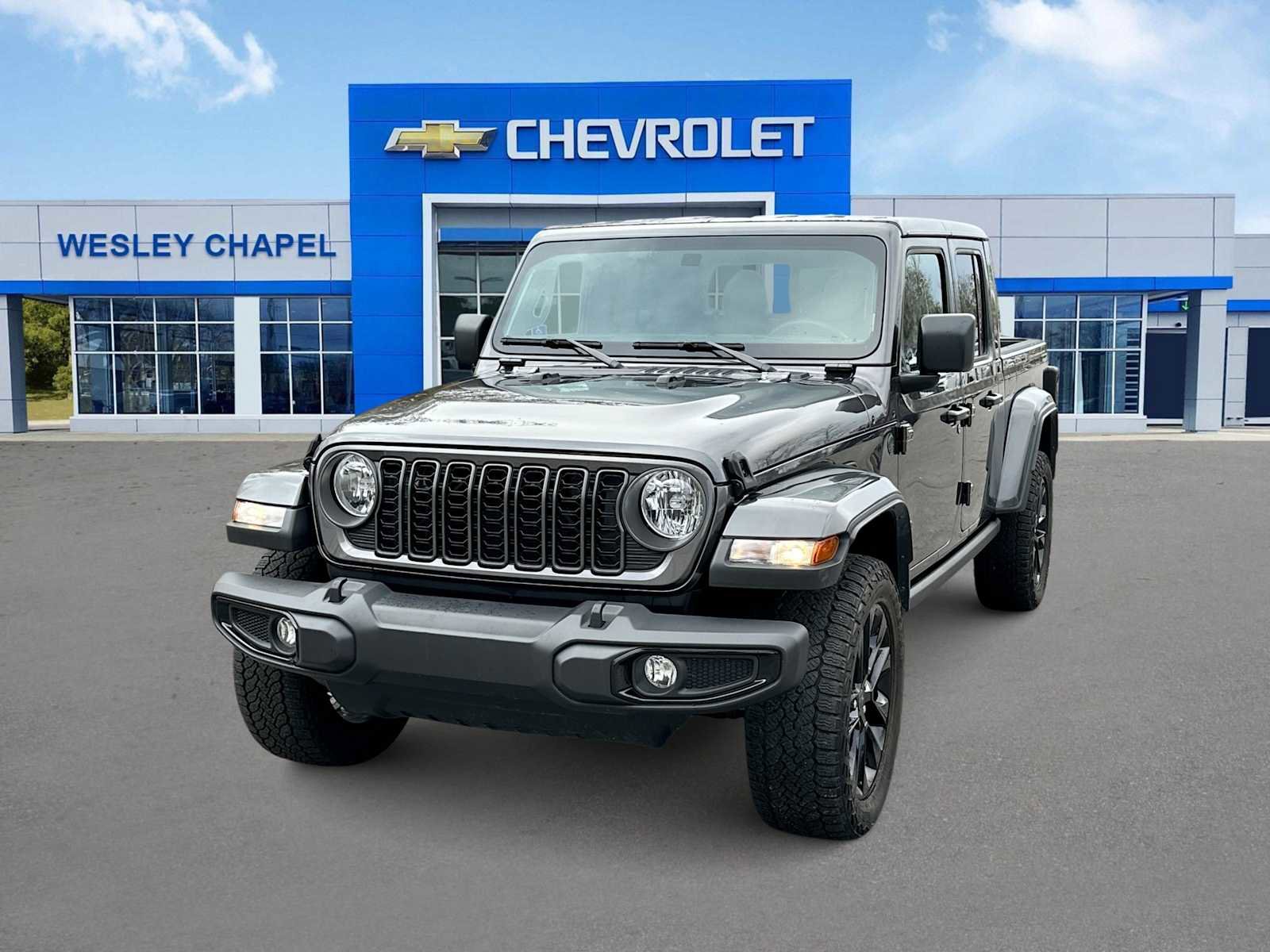 Used 2024 Jeep Gladiator Sport image 1