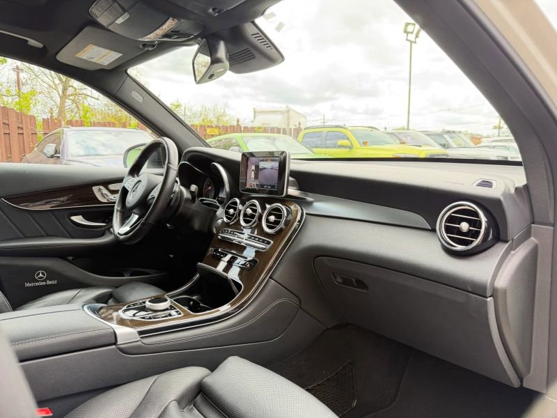 Used 2019 Mercedes-Benz GLC 300 4MATIC image 30