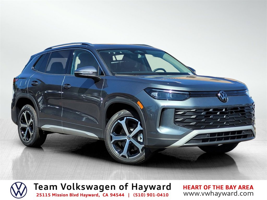 New 2025 Volkswagen Tiguan SE image 1
