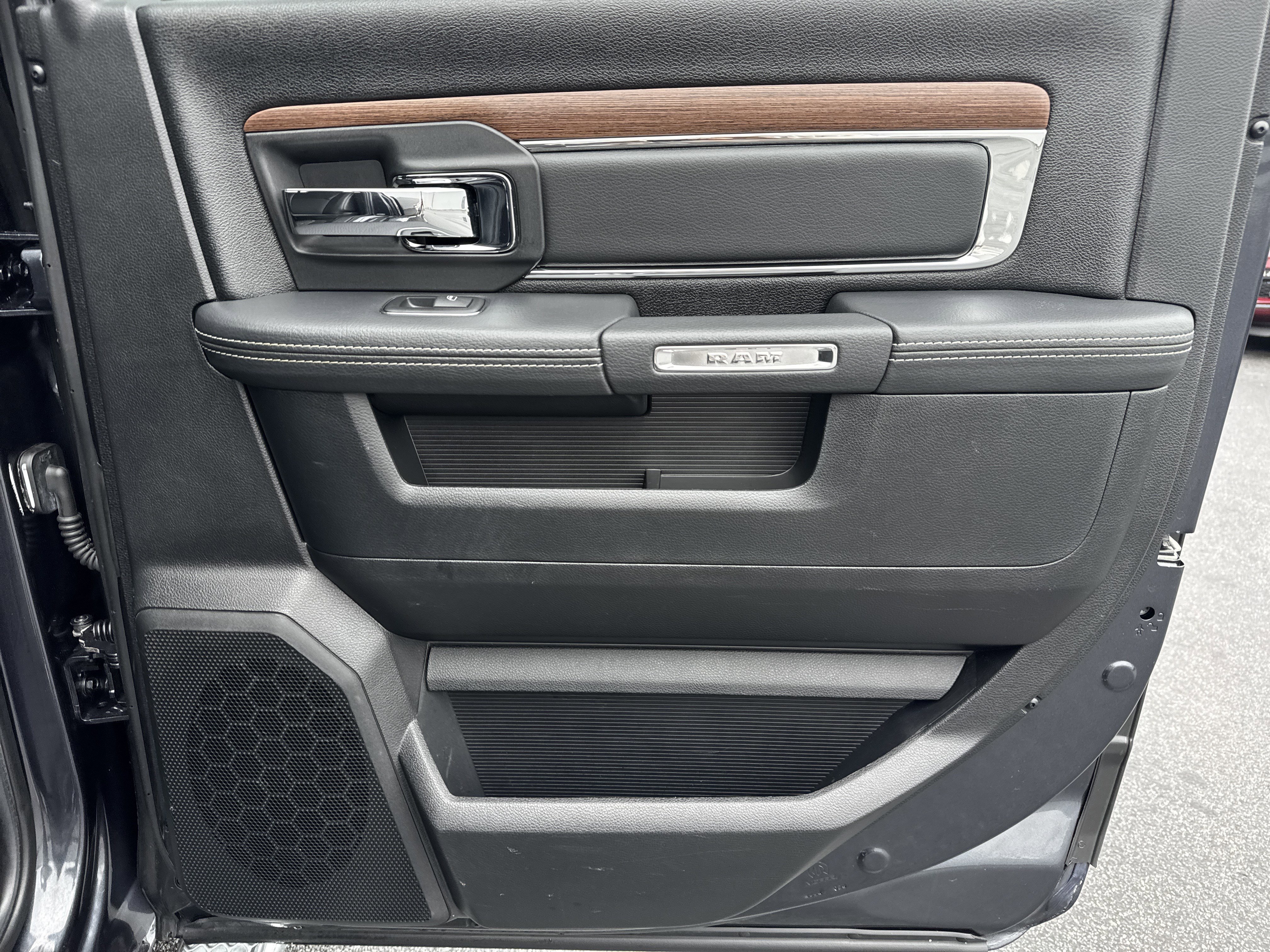 Used 2016 RAM 1500 Laramie w/ Convenience Group image 21