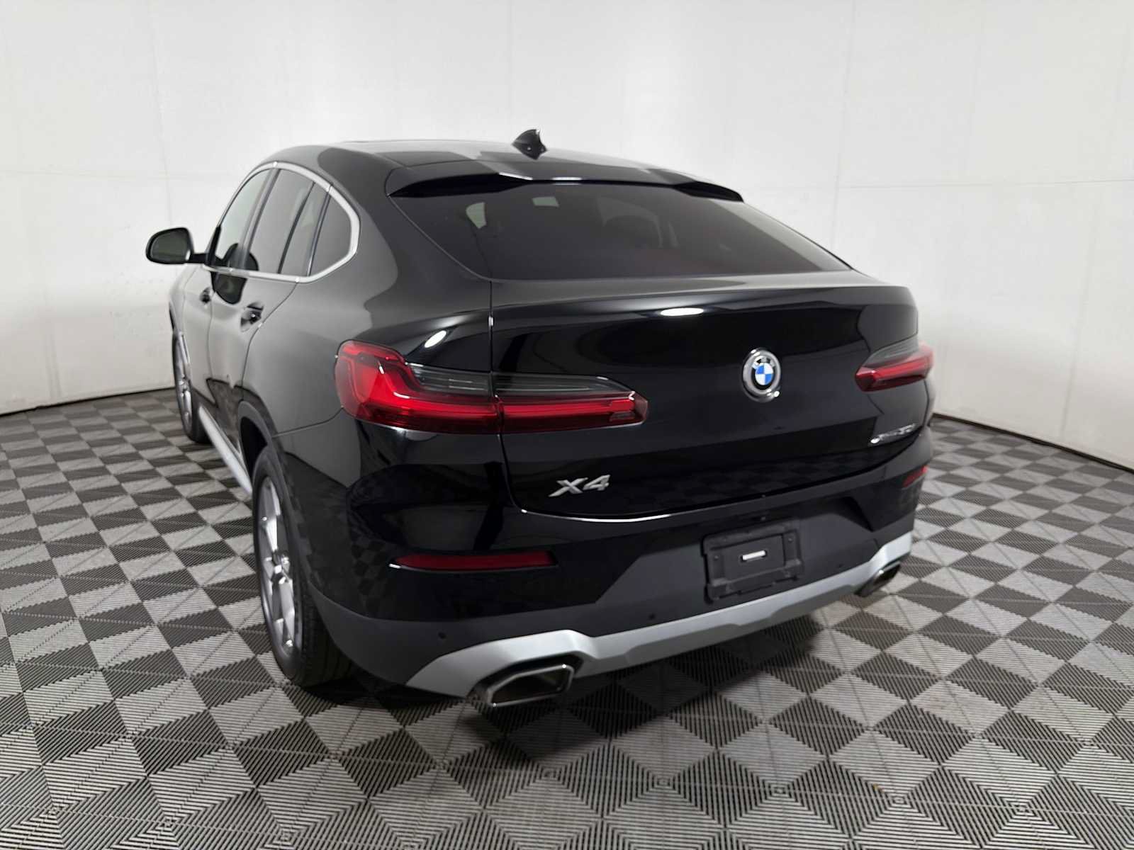 Used 2023 BMW X4 xDrive30i w/ Premium Package AWD/4WD image 5