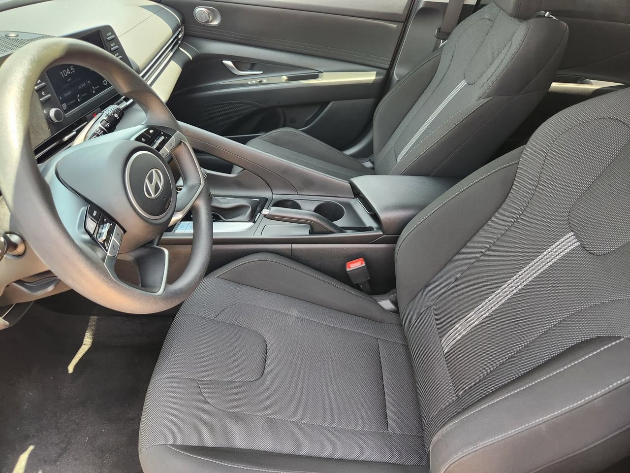 Certified 2025 Hyundai Elantra SE FWD image 10