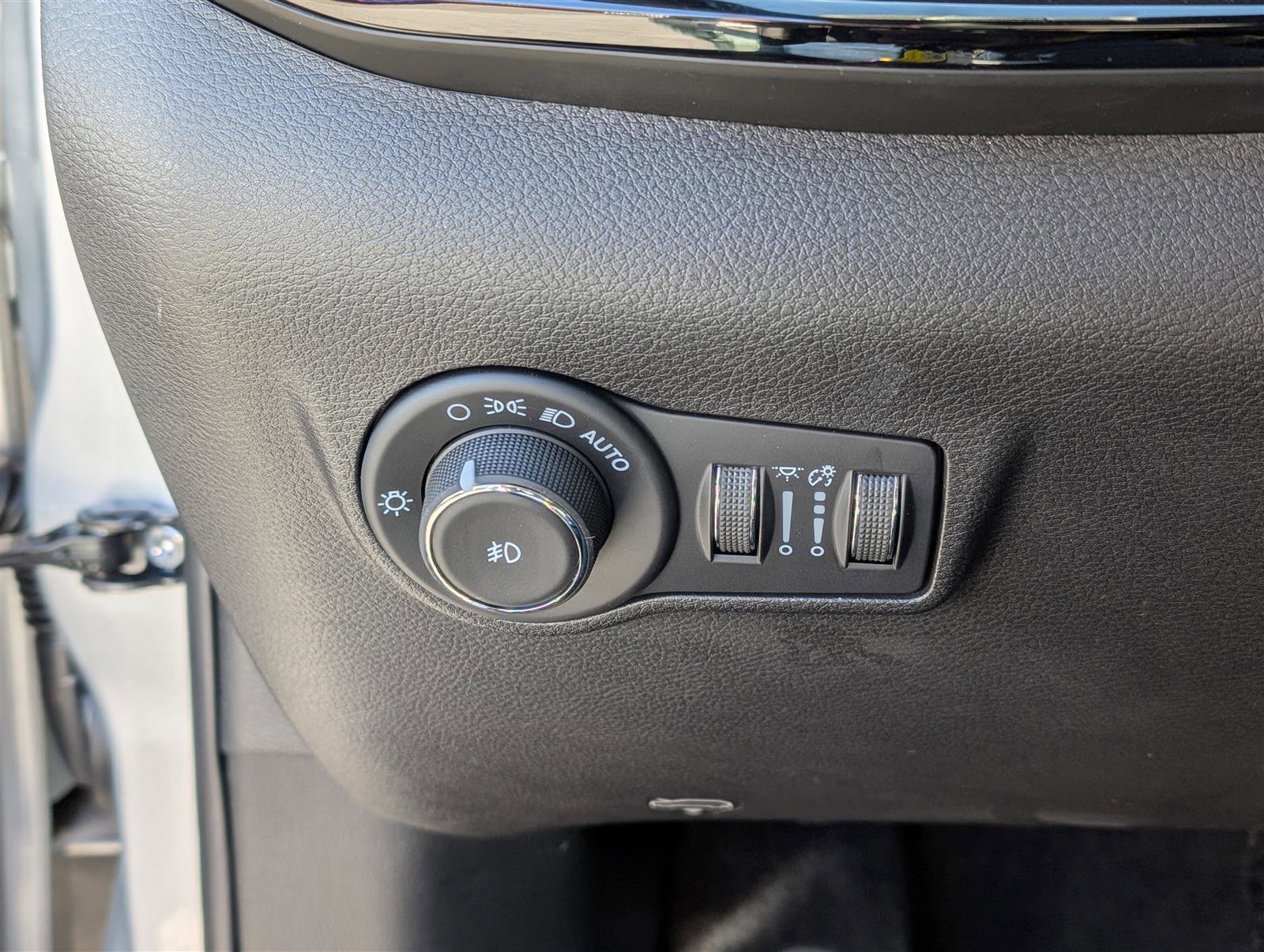 New 2025 Jeep Compass Limited w/ High Altitude Package image 16