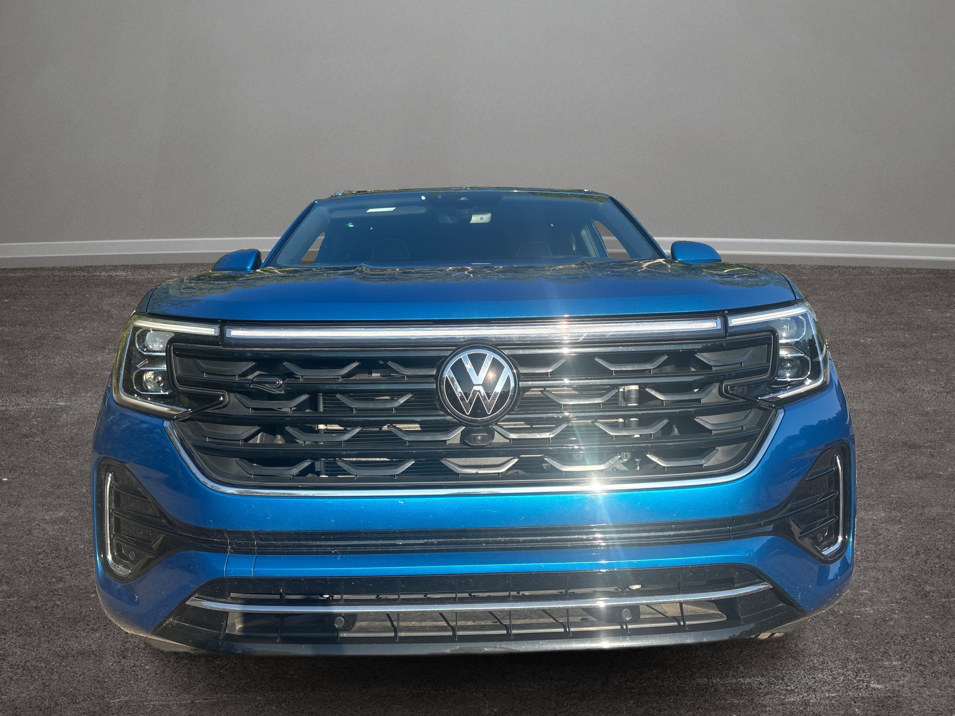 Used 2025 Volkswagen Atlas Cross Sport SEL Premium R-Line image 29