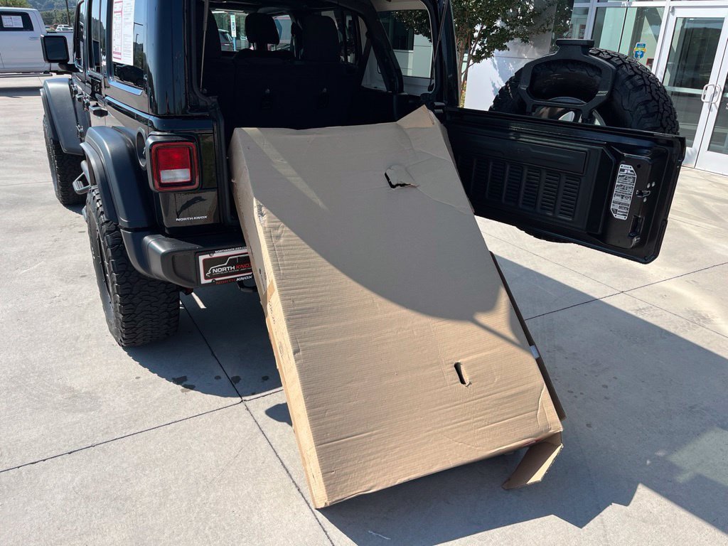 Used 2023 Jeep Wrangler Unlimited Sport AWD/4WD image 18