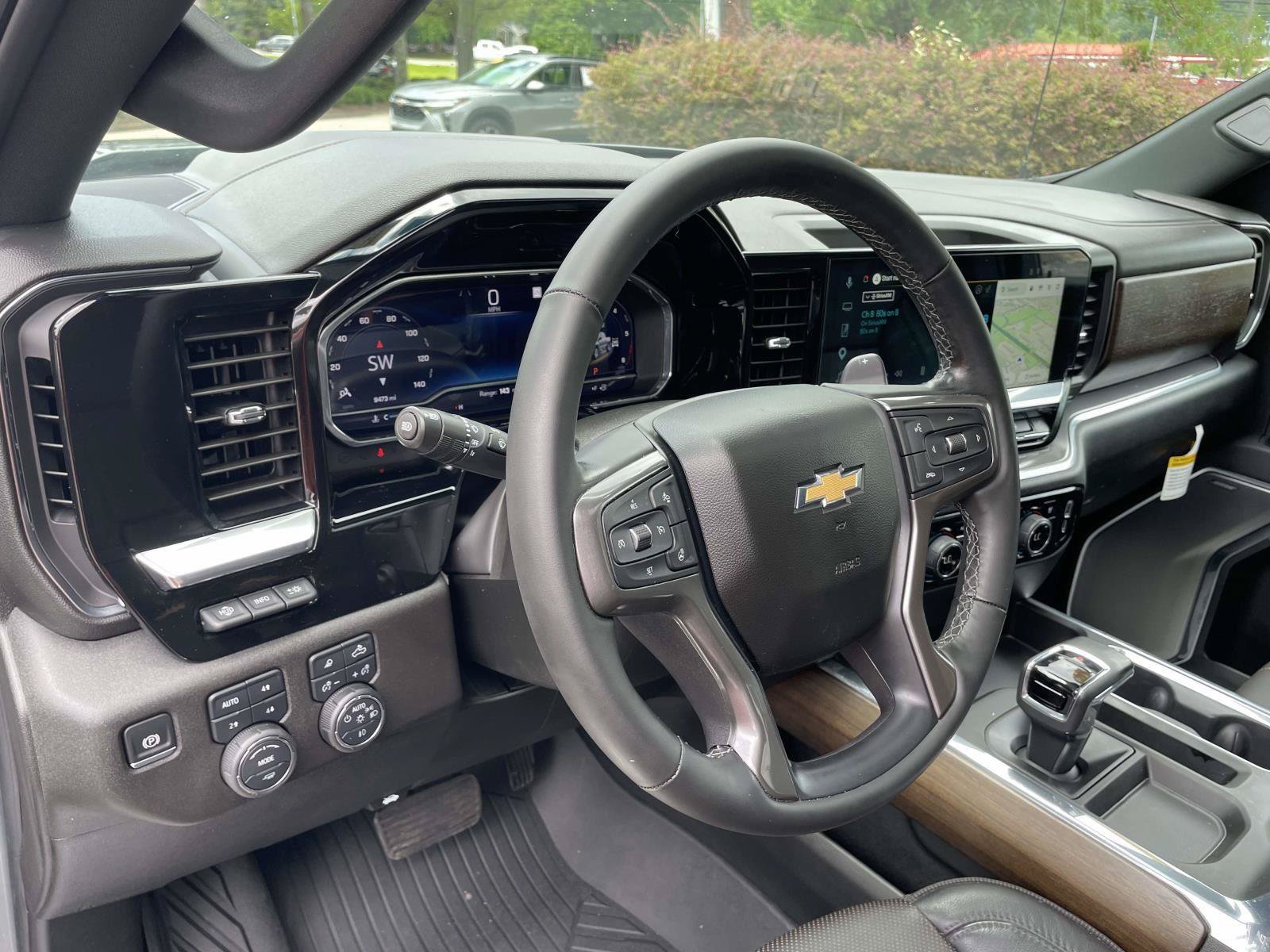 Used 2025 Chevrolet Silverado 1500 High Country w/ Technology Package AWD/4WD image 8