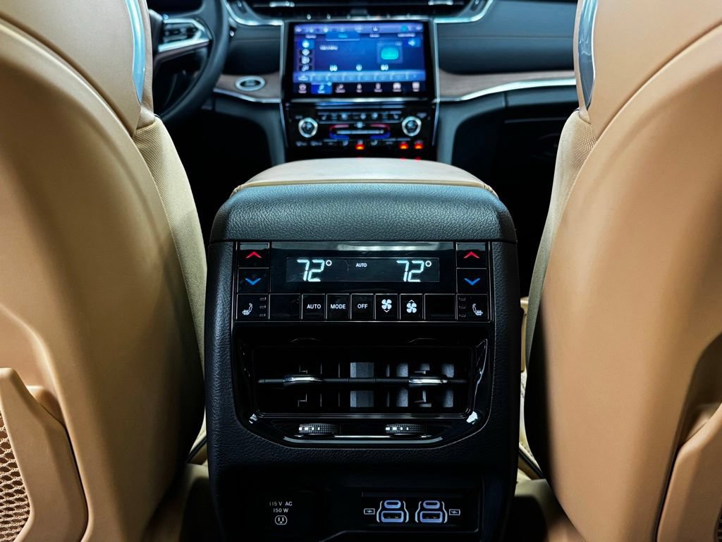 Used 2023 Jeep Grand Cherokee Summit w/ Adv Protech Group IV AWD/4WD image 9