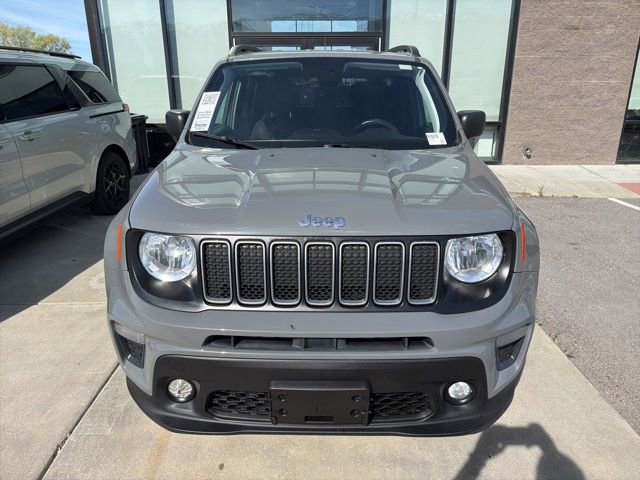 Used 2022 Jeep Renegade Latitude w/ Convenience Group AWD/4WD image 7