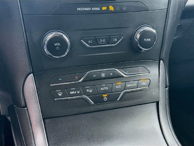 Used 2020 Ford Edge SE AWD/4WD image 21