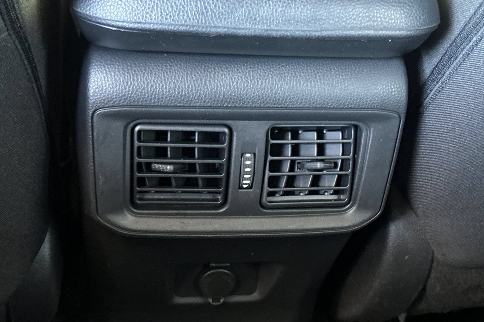 Used 2023 Toyota RAV4 LE AWD/4WD image 16