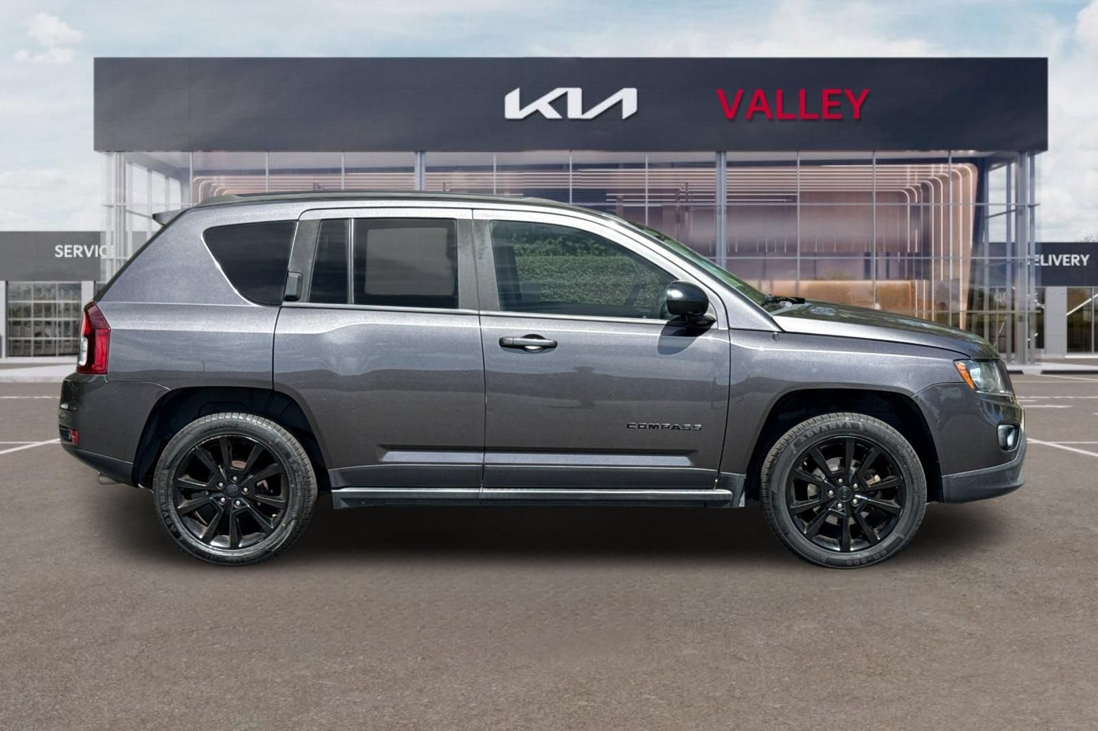 Used 2015 Jeep Compass Sport w/ Power Value Group FWD image 3