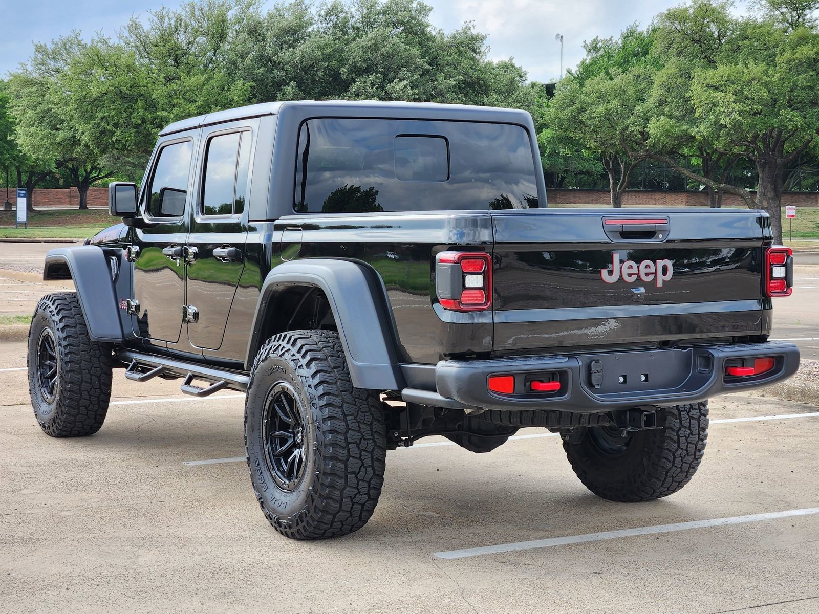 Used 2025 Jeep Gladiator Rubicon w/ Convenience Group image 4