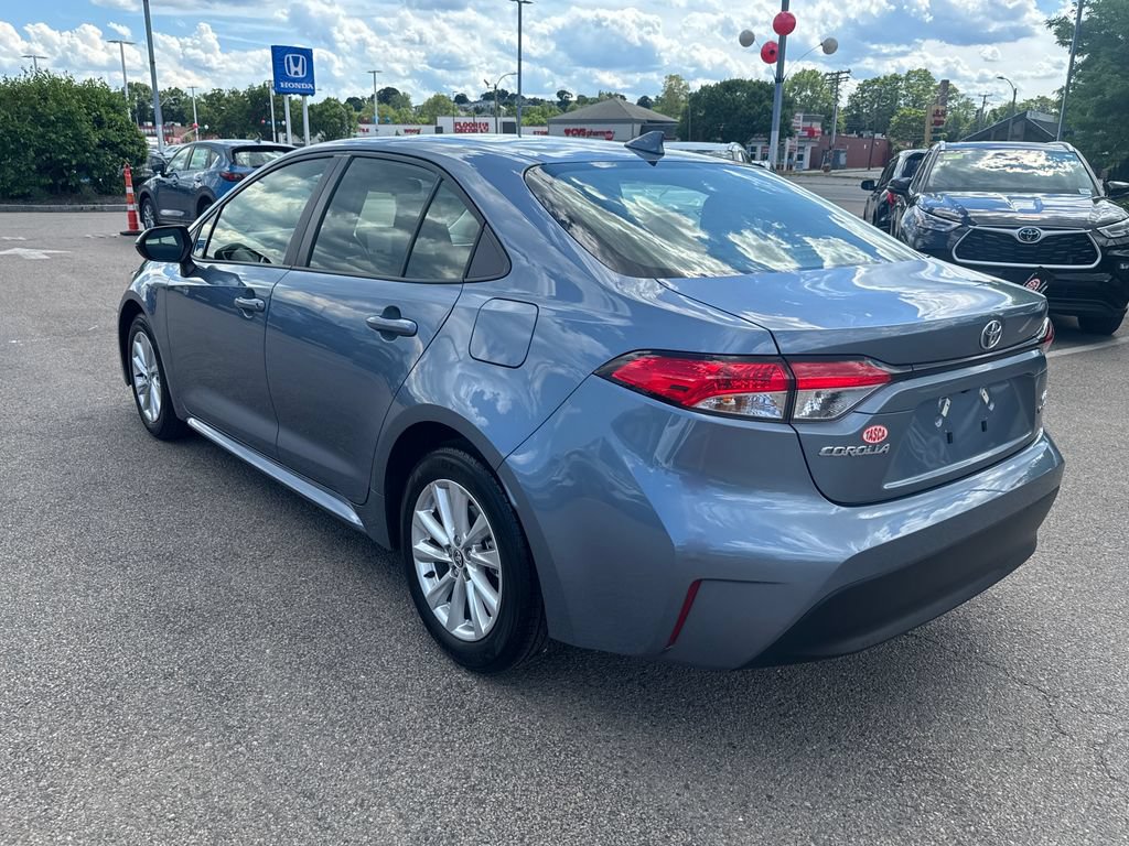 Used 2026 Toyota Corolla LE w/ LE Premium Package FWD image 5
