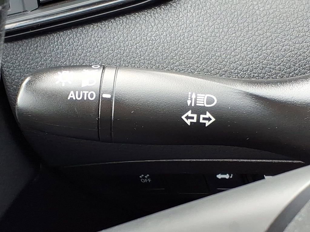 Used 2018 Nissan Rogue SV AWD/4WD image 23