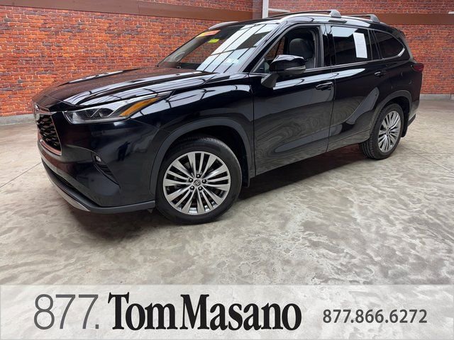 Used 2023 Toyota Highlander Platinum image 1