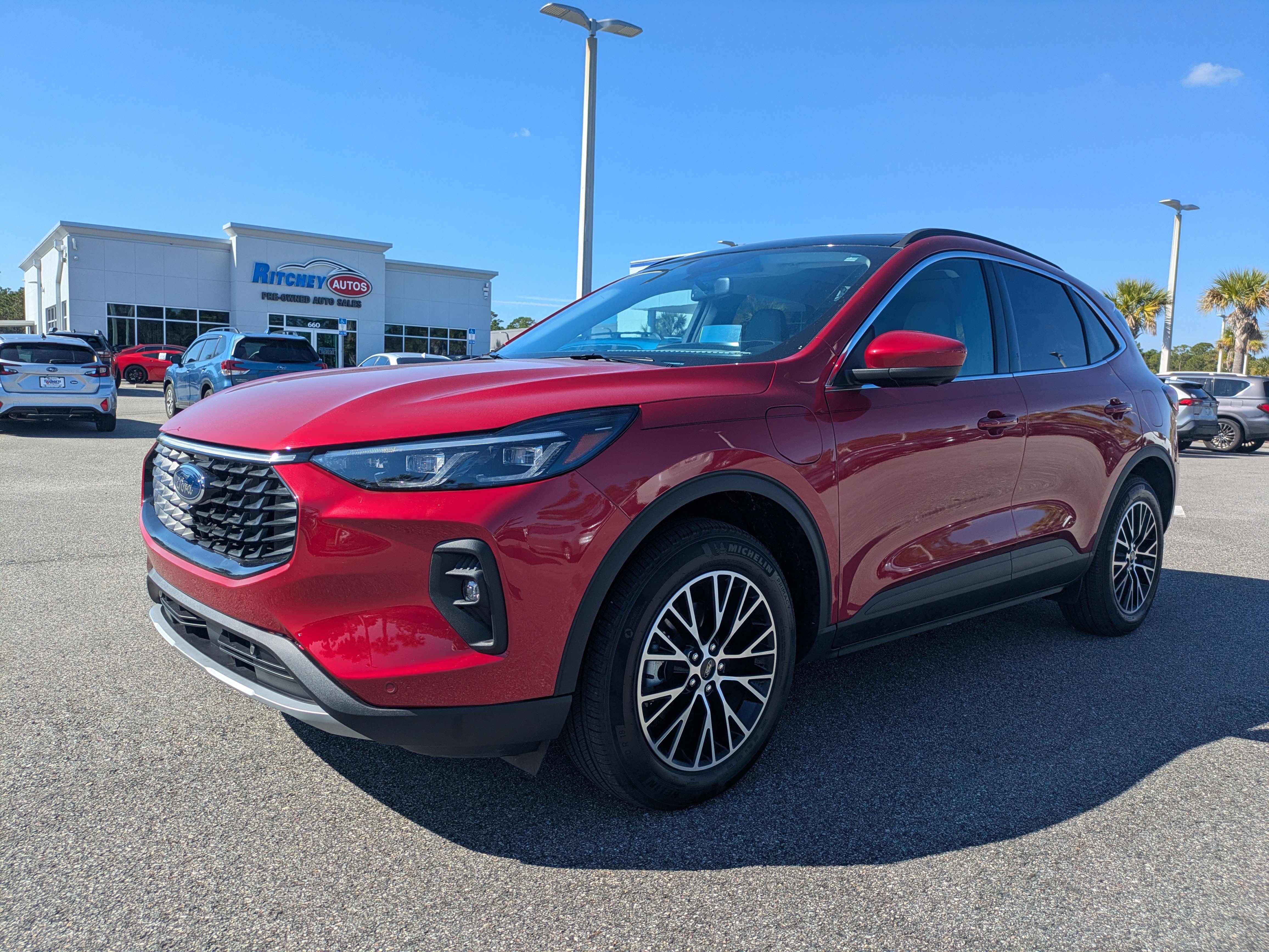 Used 2025 Ford Escape SE w/ PHEV Premium Package image 8