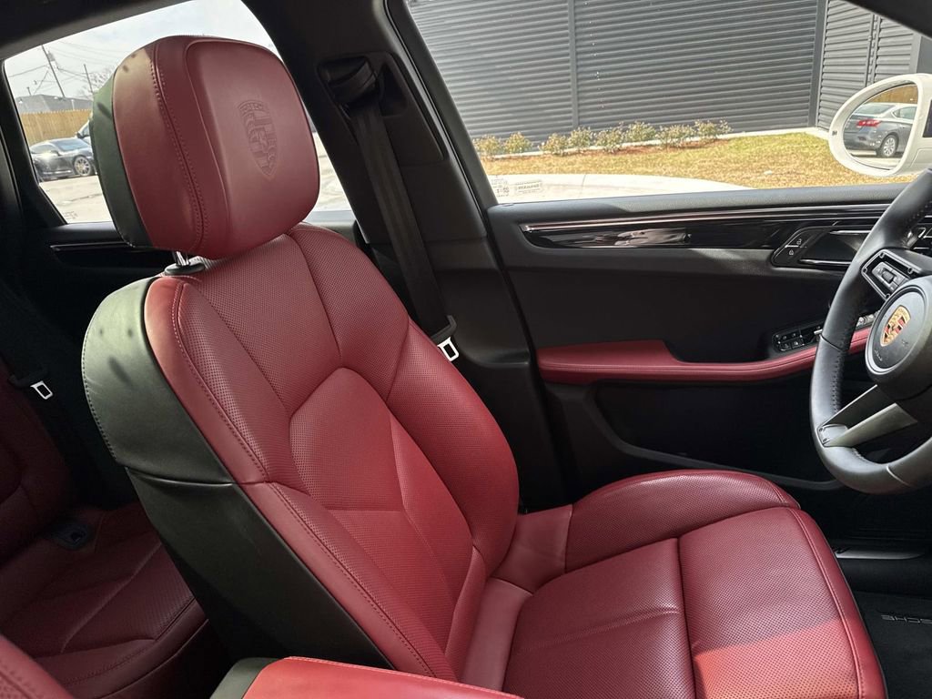Certified 2025 Porsche Macan S image 16