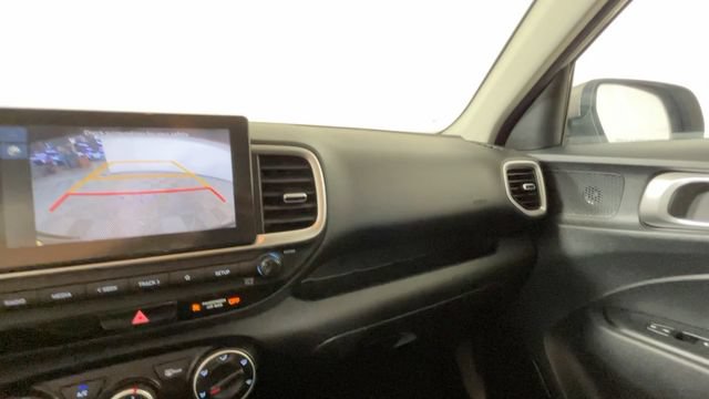 Used 2025 Hyundai Venue SE FWD image 32