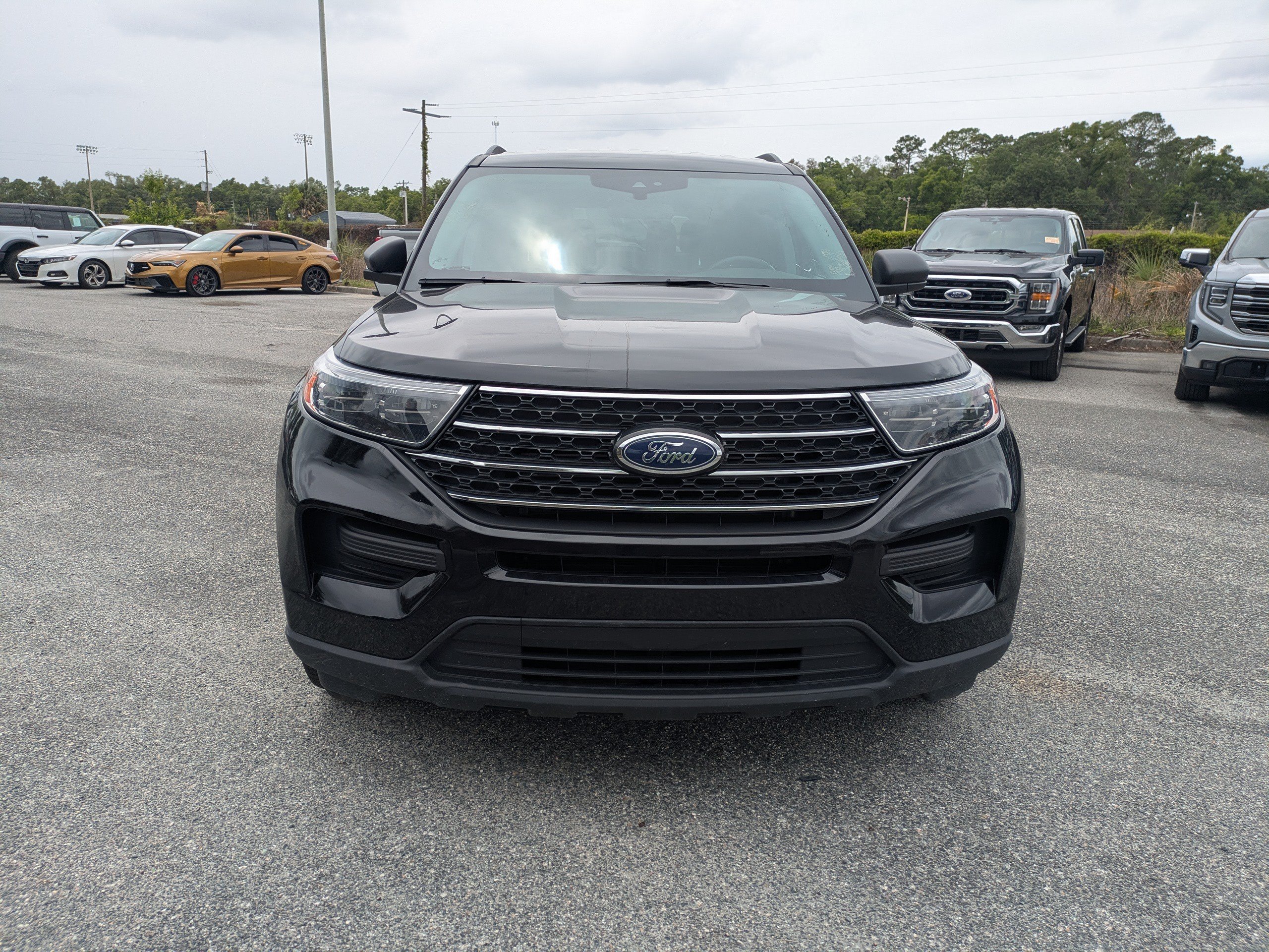 Used 2023 Ford Explorer XLT AWD/4WD image 9