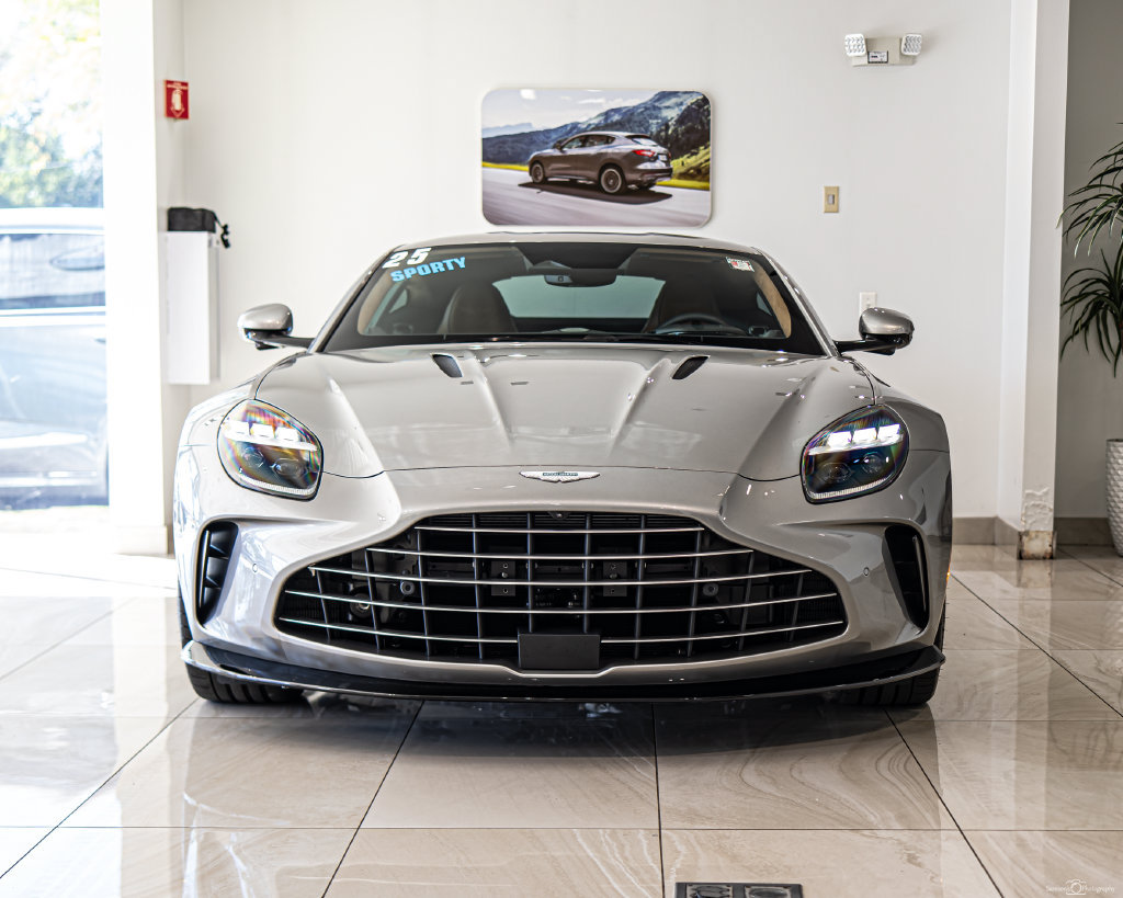 Used 2025 Aston Martin V8 Vantage Coupe RWD image 2