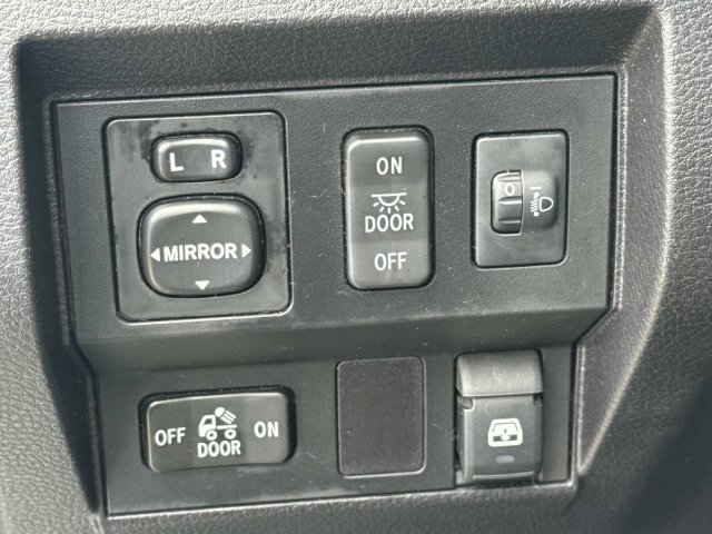 Used 2014 Toyota Tundra SR5 w/ SR5 Upgrade Package AWD/4WD image 27