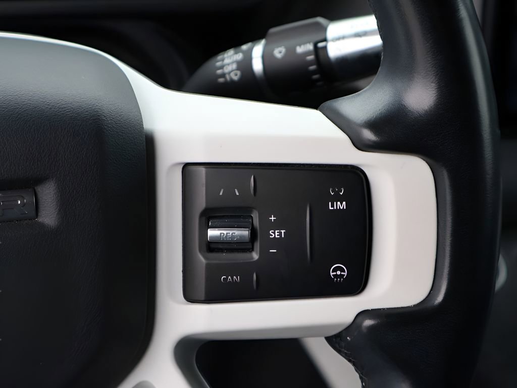 Used 2022 Land Rover Defender 110 X-Dynamic SE image 32