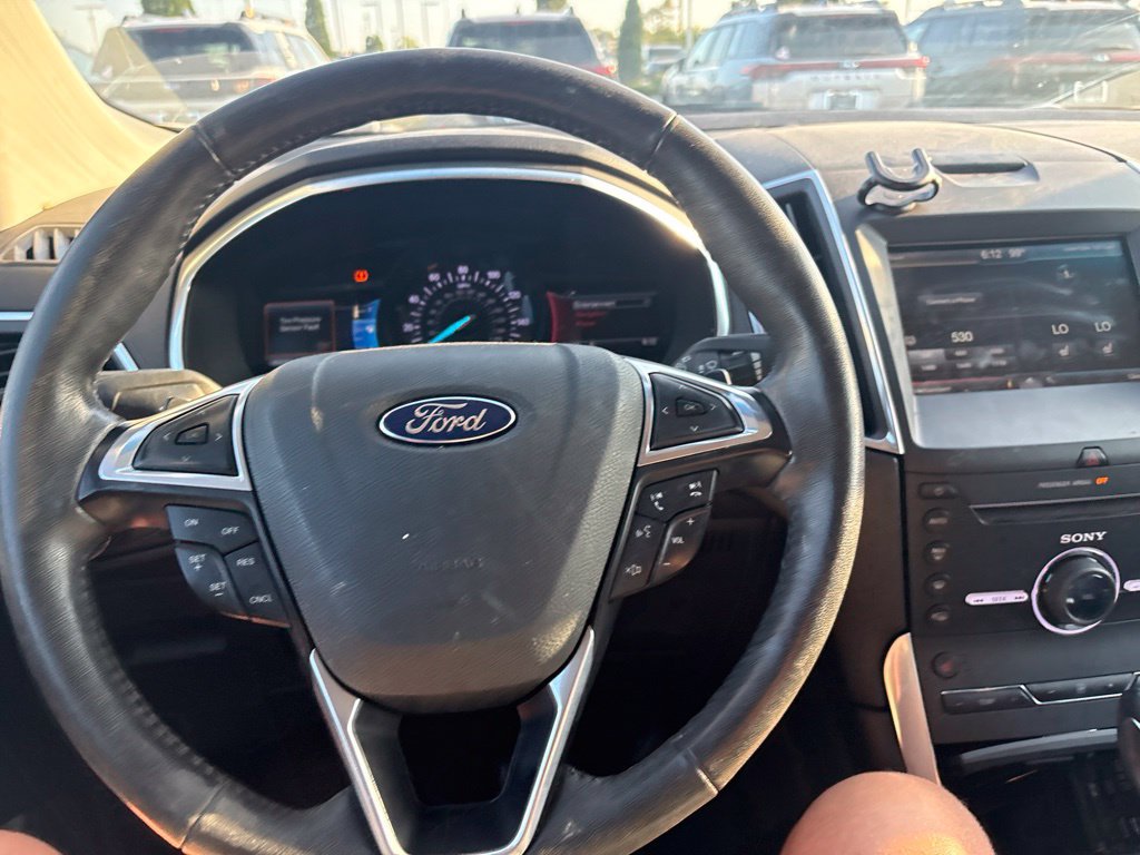 Used 2015 Ford Edge Titanium w/ Technology Package FWD image 2