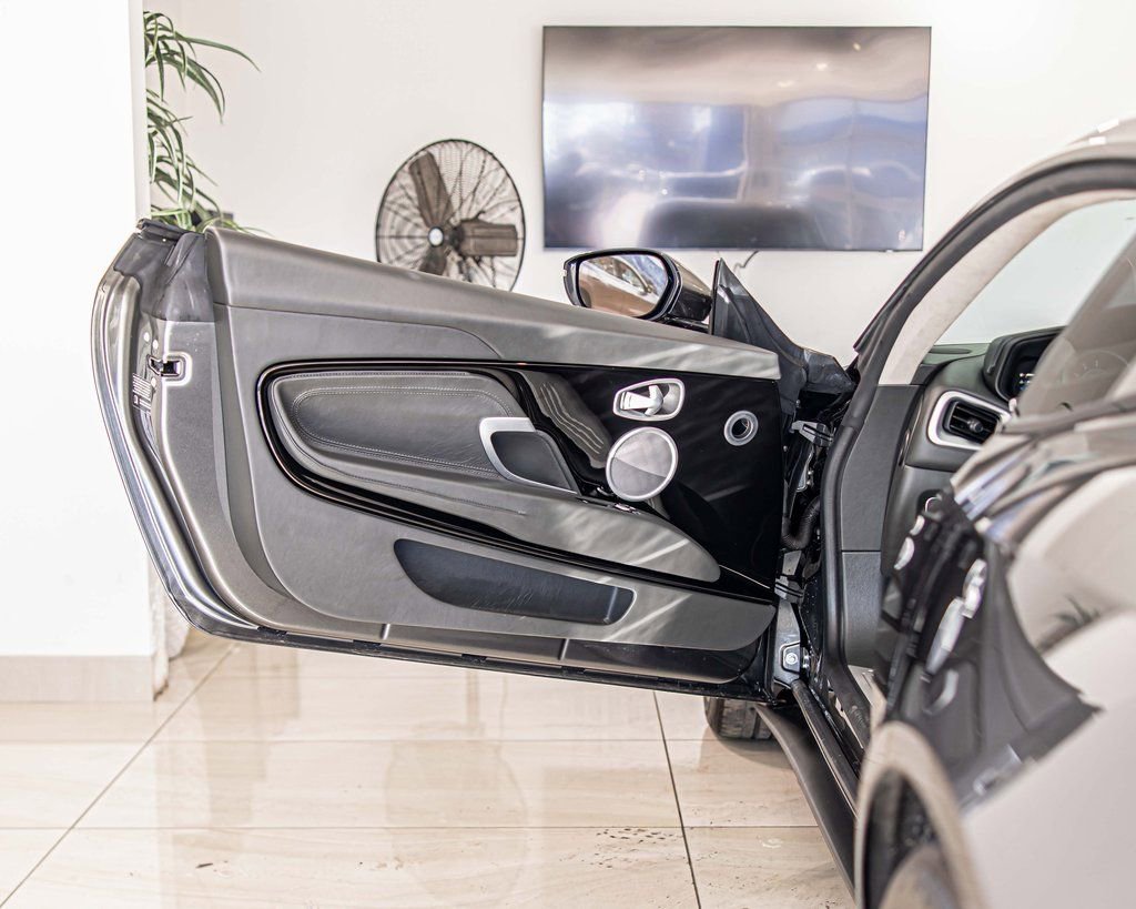 Used 2020 Aston Martin DB11 Coupe image 28