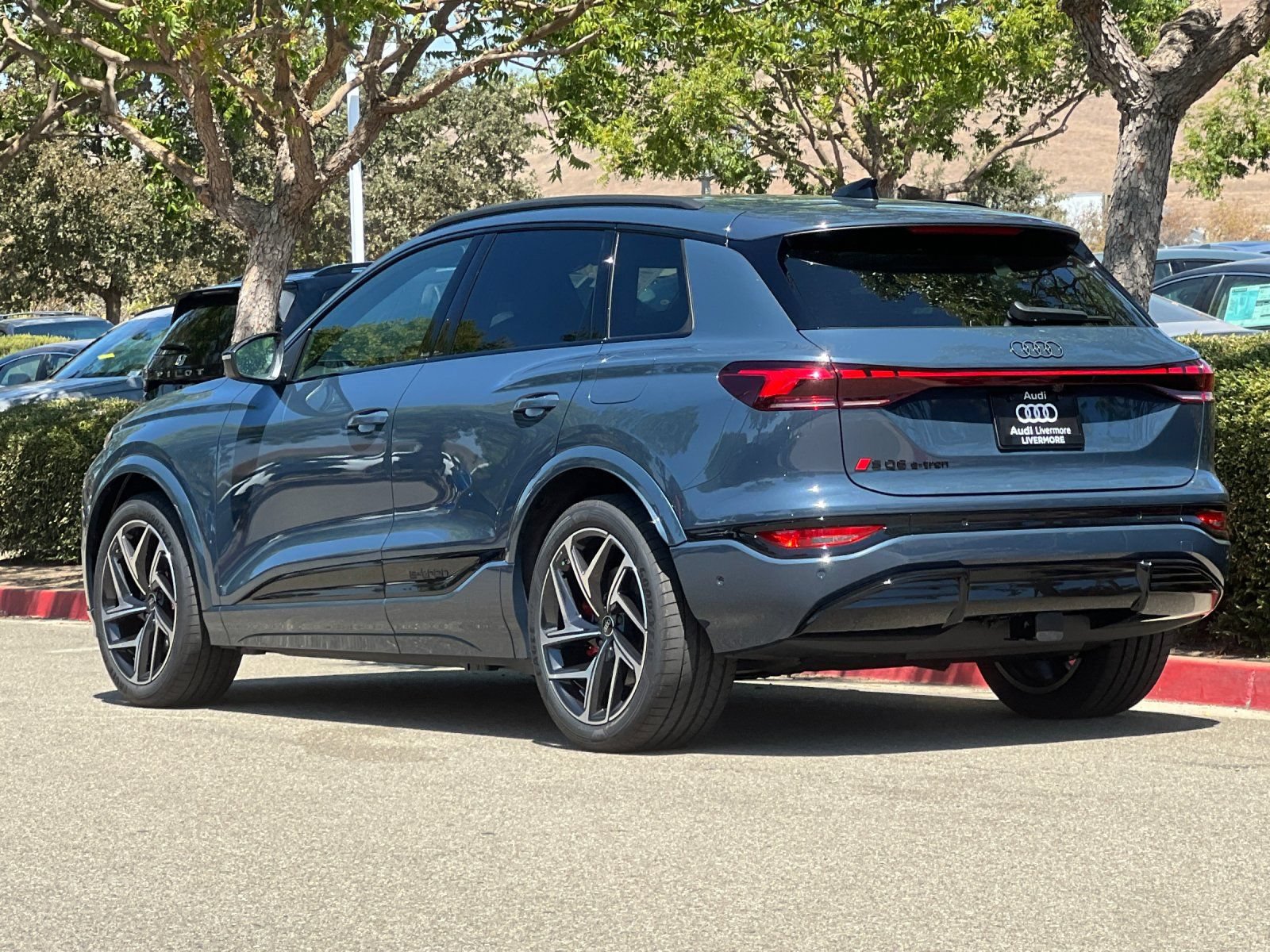 New 2027 Audi SQ6 e-tron Premium Plus AWD/4WD image 4