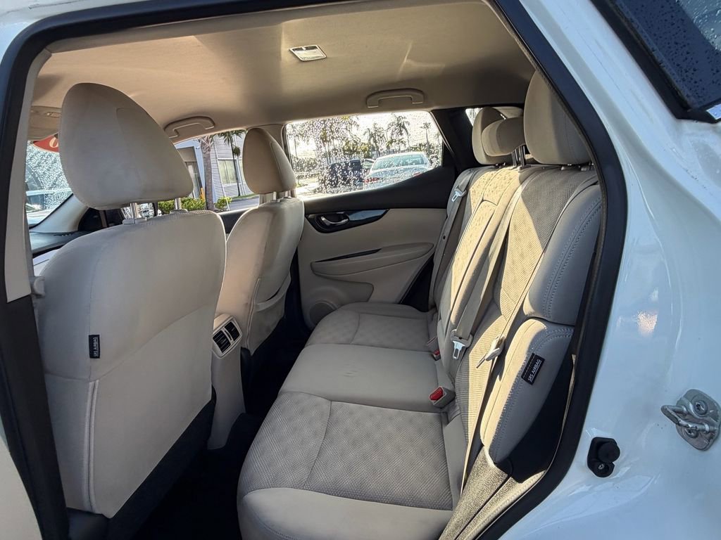 Used 2020 Nissan Rogue Sport SV FWD image 12