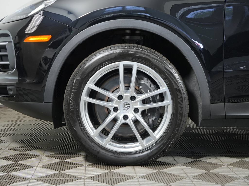 Certified 2023 Porsche Cayenne AWD/4WD image 13