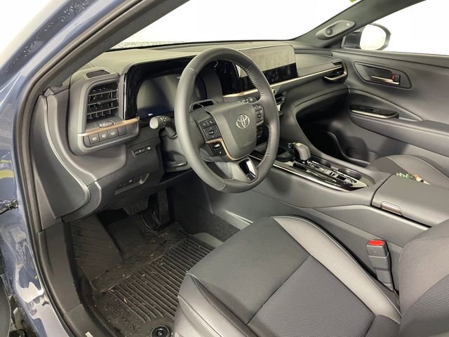 Used 2025 Toyota Crown Signia w/ Advanced Technology Package image 3