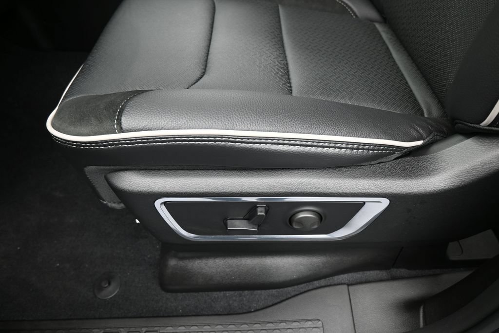 Used 2026 RAM 1500 Laramie AWD/4WD image 15