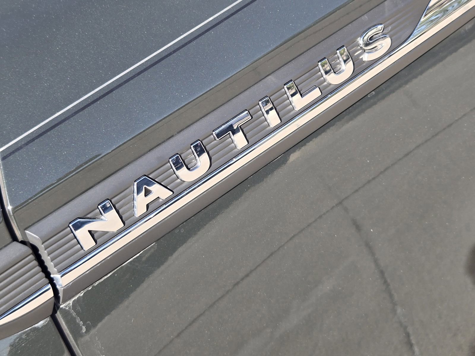 Used 2023 Lincoln Nautilus Reserve w/ Equipment Group 201A image 12