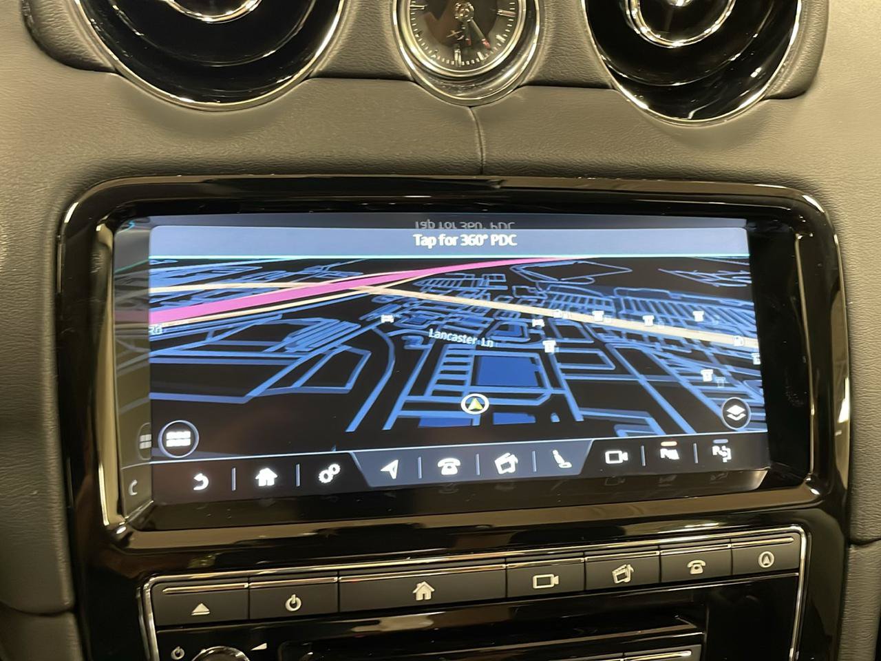 Used 2019 Jaguar XJ R-Sport RWD image 25