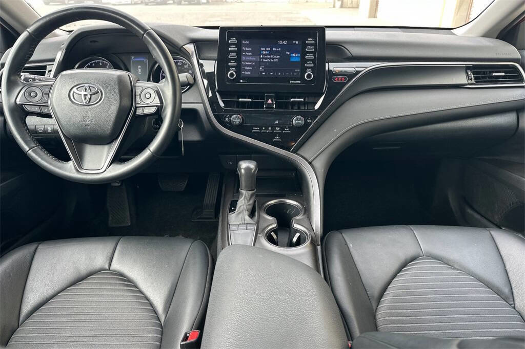 Used 2024 Toyota Camry SE image 13