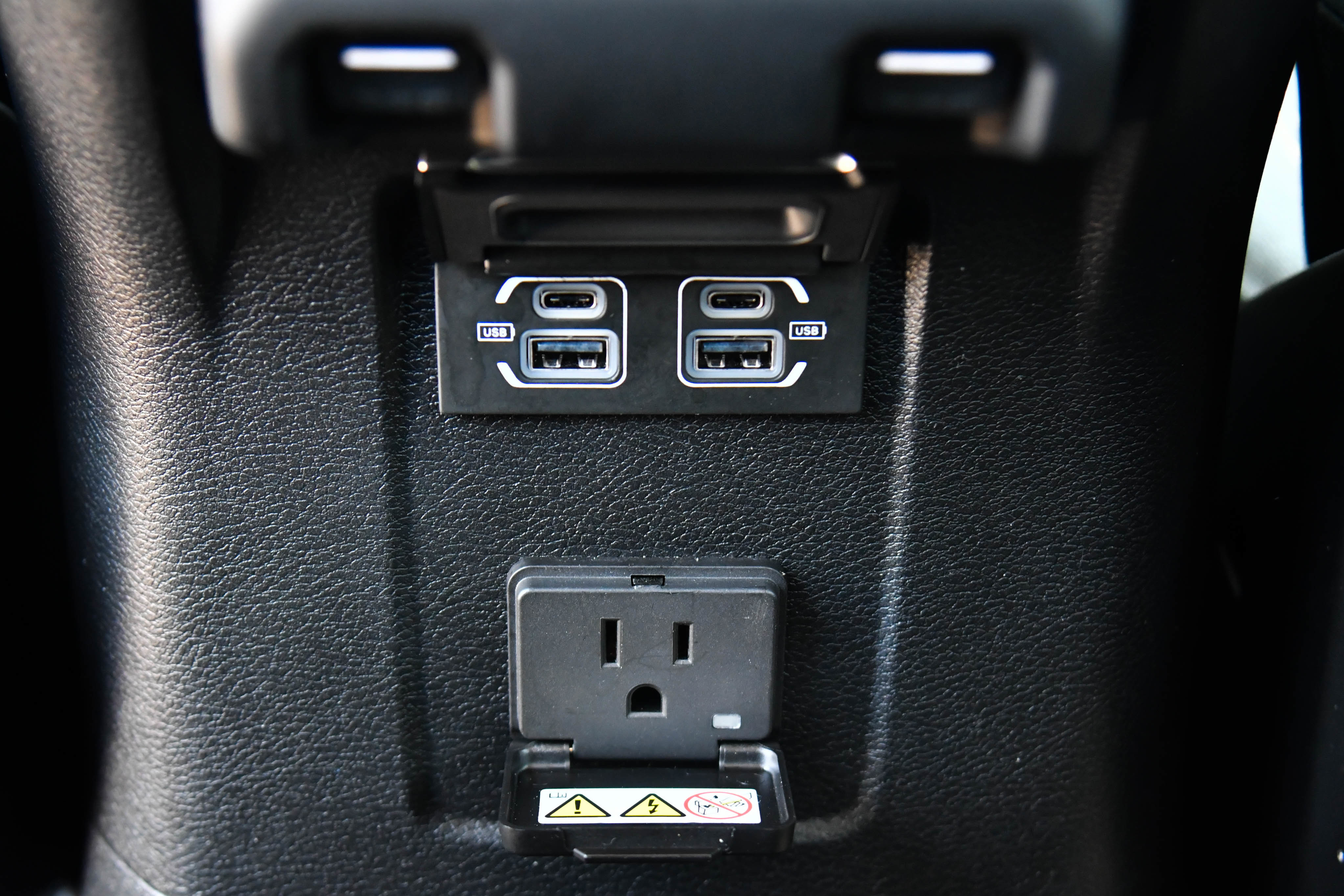 Used 2025 Jeep Wrangler Unlimited Sahara AWD/4WD image 39