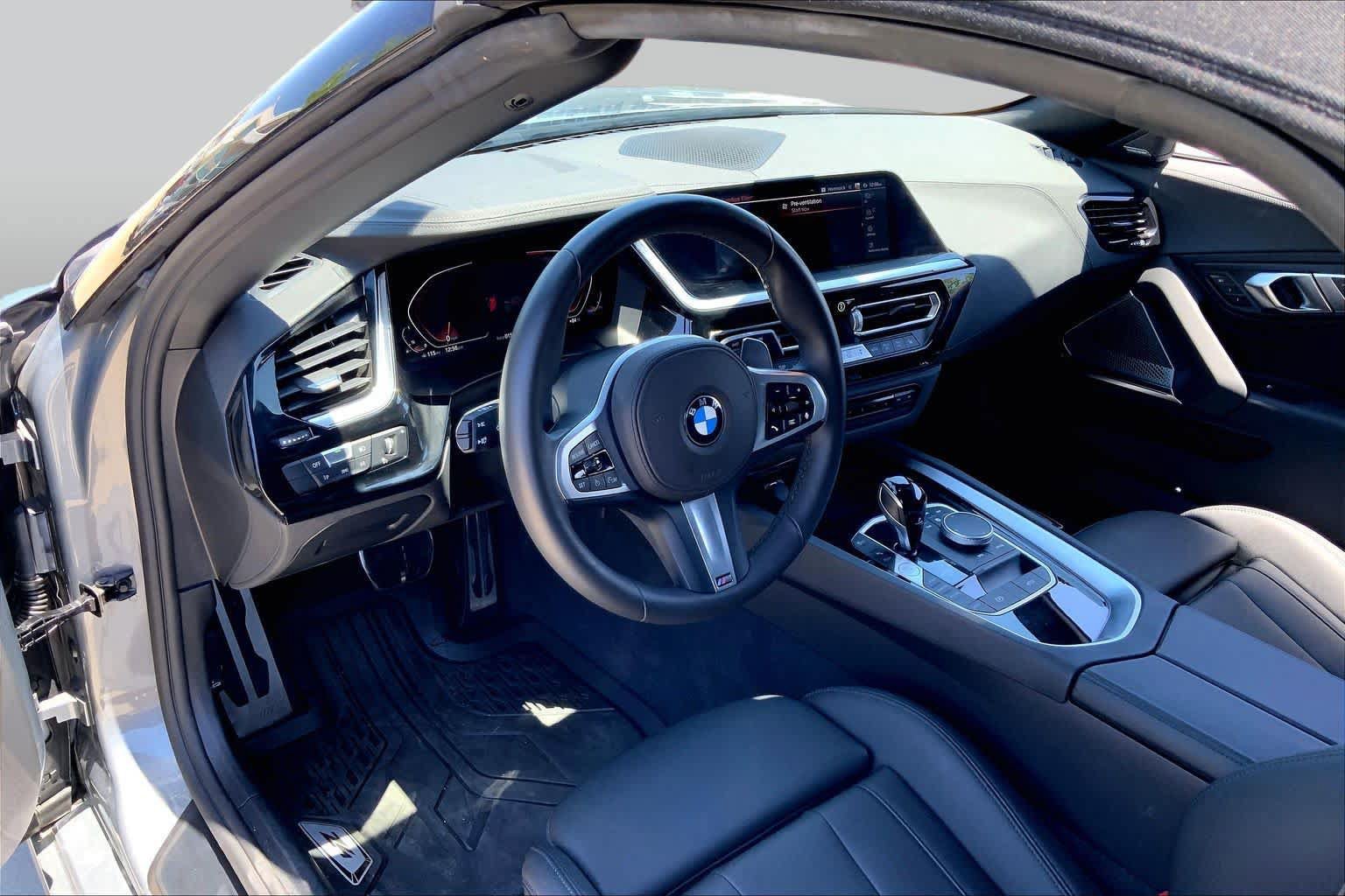 Certified 2025 BMW Z4 sDrive30i w/ Shadowloine Package RWD image 13