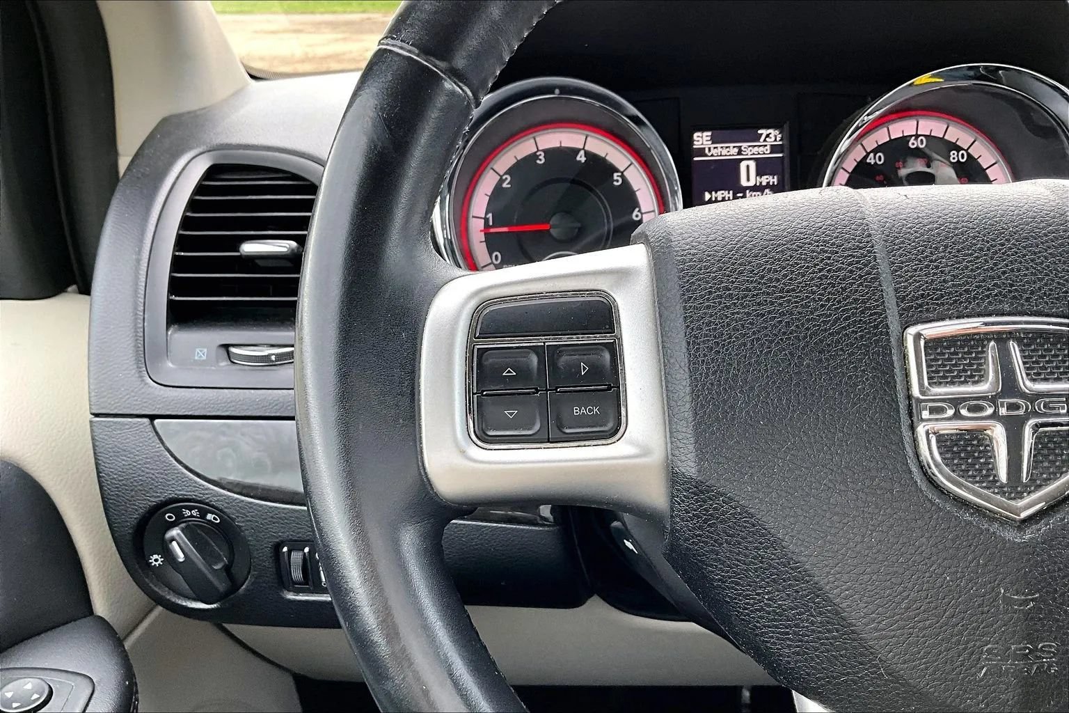 Used 2014 Dodge Grand Caravan SXT w/ Rear Park Assist Package FWD image 10