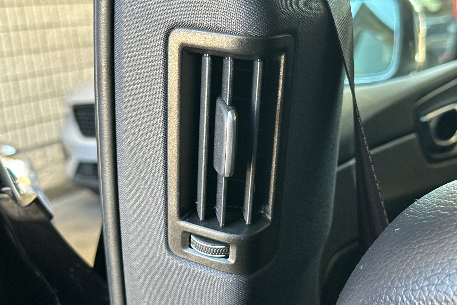 Certified 2025 Volvo XC60 B5 Plus AWD/4WD image 15