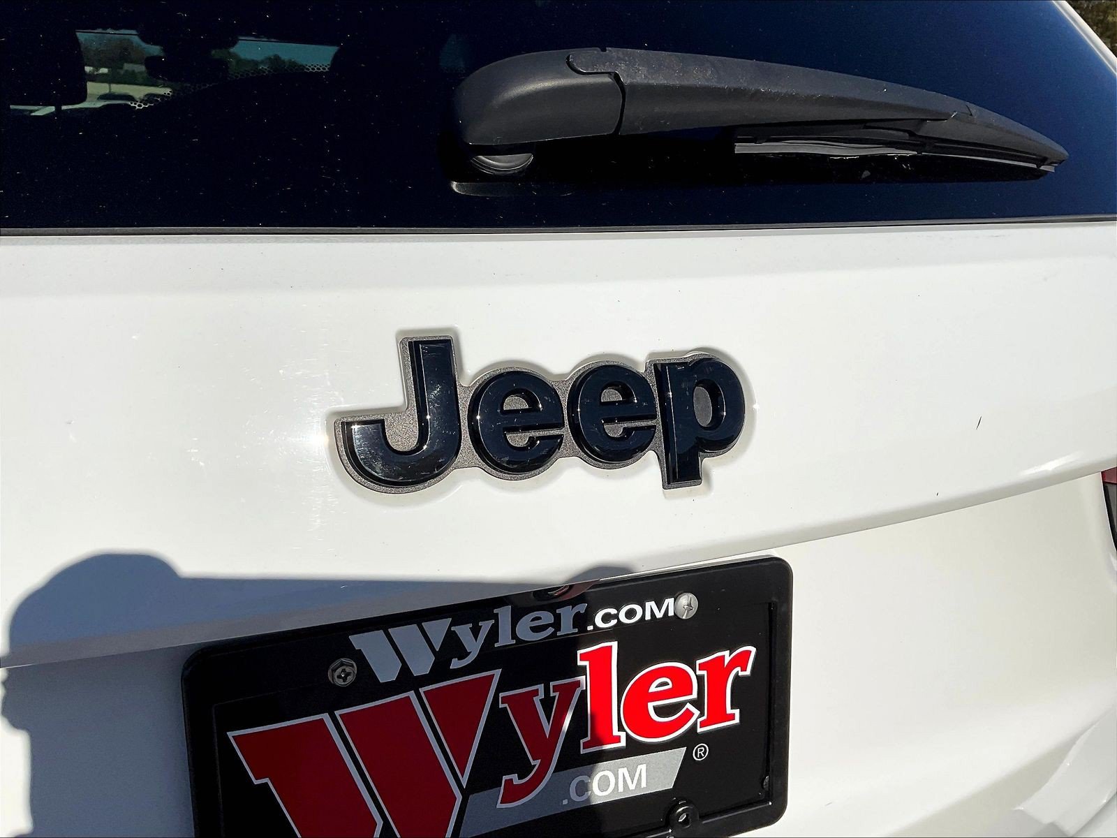 Used 2021 Jeep Grand Cherokee Altitude AWD/4WD image 15