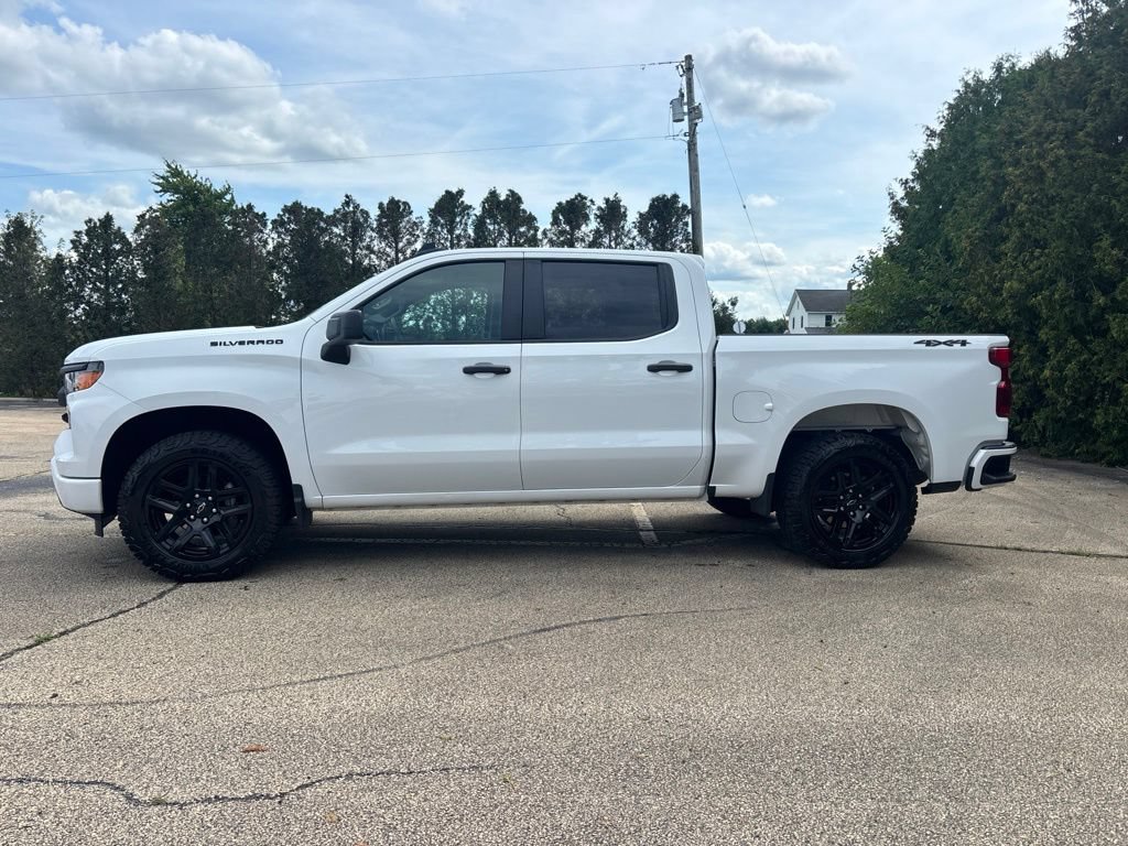 Used 2024 Chevrolet Silverado 1500 Custom w/ Dark Appearance Package AWD/4WD image 3
