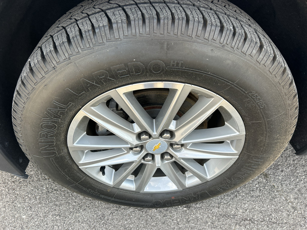 Used 2022 Chevrolet Traverse LT FWD image 9