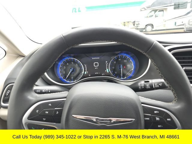 Used 2023 Chrysler Pacifica Touring-L FWD image 17