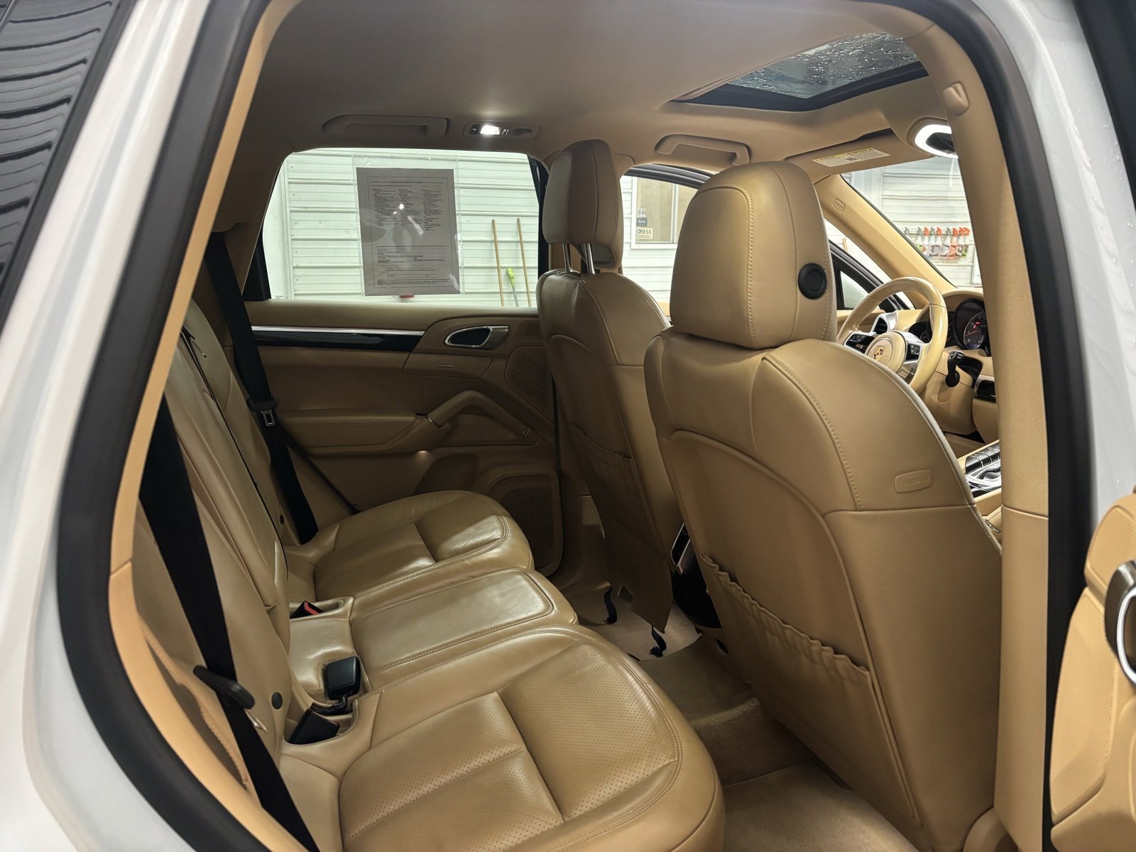 Used 2017 Porsche Cayenne Platinum Edition image 33